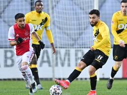 Keeper Nick Olij baalt van gelijkspel van NAC tegen Jong Ajax.