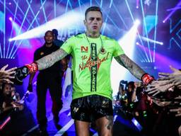 Nieky Holzken staat tegenover legende John Wayne Parr