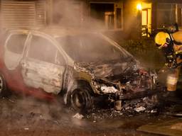 Reeks autobranden in Oss lijkt aan te houden, nu auto in Berghem verwoest