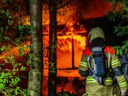 Chalet op camping in Oosterhout gaat op in vlammenzee 