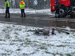 Fietser in Helmond ernstig gewond na botsing met auto.