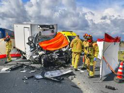 Vrachtwagenchauffeur verongelukt op A67: snelweg dicht bij Eersel 