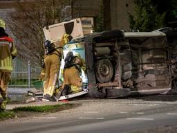 Gewonde bij botsing bestelwagen en auto in Fijnaart