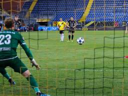 Mounir El Allouchi scoorde twee keer voor NAC tegen MVV.