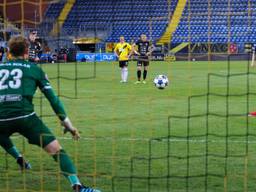 Mounir El Allouchi scoorde twee keer voor NAC tegen MVV.