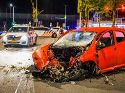 Automobilist crasht na politieachtervolging en raakt zwaargewond