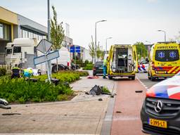 Motorrijder ernstig gewond bij botsing met bestelbus