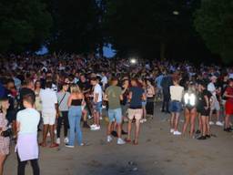 400 feestgangers weggestuurd, politie maakt einde aan groot feest Den Bosch
