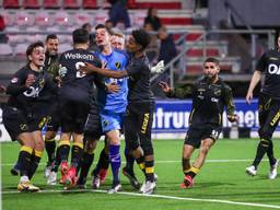 NAC-keeper Nick Olij na halve finale in Emmen.