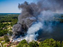 Brand bij de Beekse Bergen vanuit de lucht gezien