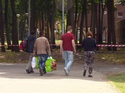 Buurtbewoners azc Overloon zijn de opvang van vluchtelingen liever kwijt dan rijk