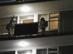 De brandweer in actie (foto: Perry Rovers/Persbureau Heitink).