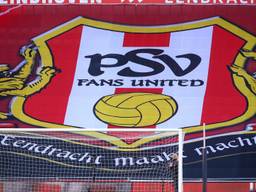 Spandoek van PSV Fans United (Foto: OrangePictures)