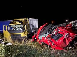 Botsing tussen twee vrachtwagens op N279, weg was uren dicht