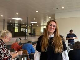 Angelique zet zich met haar stichting in tegen eenzaamheid (beeld: Omroep Brabant).