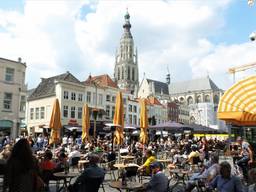 De terrassen blijven een week langer leeg (archieffoto: Henk Voermans).