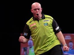 Een van de vele juichmomenten van Van Gerwen (foto: Lawrence Lustig/PDC).