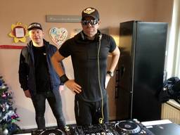 DJ Jean en organisator Pascal Brugman (links) (foto: Raoul Cartens).
