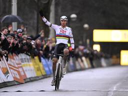 Mathieu van der Poel tijdens de wedstrijd in Mol (Foto: ANP).