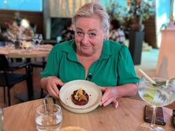 Christel de Laat test het eerste AI-gestuurde restaurant van Nederland