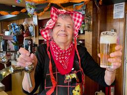 Zus staat al 6 keer 11 jaar achter de bar tijdens carnaval.