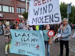 Inwoners uit Vinkel en Loosbroek protesteren tegen de komst van windmolens