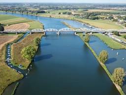 De Thompsonbrug bij Grave. (Foto: Rijkswaterstaat / J. van Houdt)