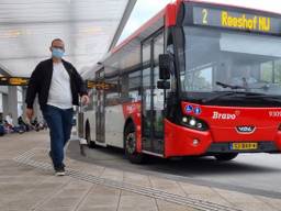 Arriva bus op station Tilburg (foto: Collin Beijk).
