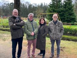 Ton Brouwers, Hans Wirken, Marcelle Hendrickx en frater Broer Huitema op Landgoed Sparrenhof (foto: Tom van den Oetelaar).