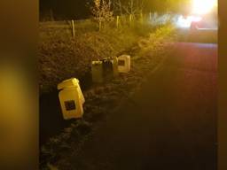 De jerrycans leken klaar te staan om gevuld te worden (foto: Wijkagenten gemeente Zundert, Instagram).