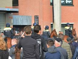 Na de rellen in oktober 2018 in Breda werden ongeveer dertig supporters aangehouden (archieffoto: Perry Roovers).