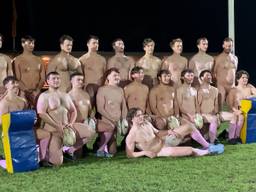 Rugbyers wéér uit de kleren voor kalender: 'Elkaars piemel al vaak gezien'