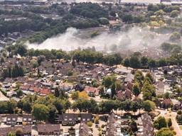 De bewoners van ongeveer dertig huizen zijn direct of indirect getroffen door een zeer grote brand aan de Maassingel in Deurne. Vier huizen zijn getroffen door de brand; 24 andere woningen moesten worden ontruimd door de rookontwikkeling.