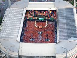 Groots van Guus Meeuwis in het Philips Stadion op 18 juni 2014 (foto: ANP).