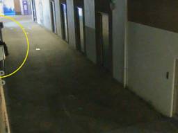 Insluiper rooft studentenkamer leeg, politie deelt beelden