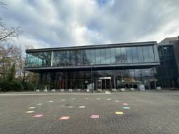 Het gemeentehuis van Oosterhout (foto: Tessel Linders).