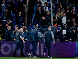 Relschoppers lopen terug richting de tribune (Foto: Eye4Images, Marcel van Dorst).