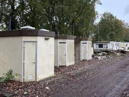 De nieuwe sanitairblokken op het terrein naast de camping (foto: Erik Peeters).