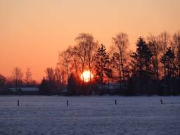 Zonsopkomst in Budel (foto: Ben Saanen).