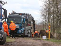 Het olielek in Haaren ontstond door illegale aftapping (foto: Bart Meesters/SQ Vision Mediaprodukties).