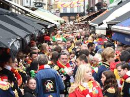 Dat Brabanders snel mensen verwelkomen is goed te zien tijdens carnaval (foto: Henk van Esch)