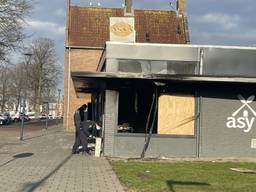 Weer brand bij Turkse bakkerij nadat vuurwerkbom ontploft