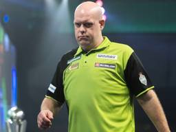 Michael van Gerwen tijdens de WK-finale (foto: Taylor Lanning, PDC).