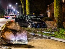 De automobilist die zaterdagnacht ernstig gewond raakte door een ongeluk in Riel ligt in 'kritieke toestand' in het ziekenhuis.