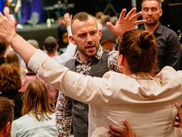 Tom de Wal tijdens een van de diensten van Frontrunners Ministries (foto: Facebook Frontrunners Ministries).