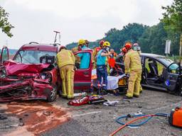 Zwaargewonden bij frontale aanrijding in Mierlo