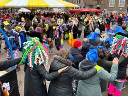 Volop plezier tijdens de kamelenrace in Stijlorenrijk (foto: Tom van den Oetelaar).