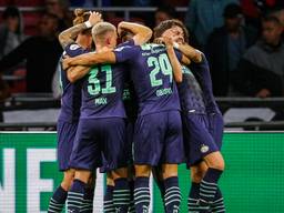 PSV viert een doelpunt tijdens de gewonnen supercup tegen Ajax (foto: ANP).