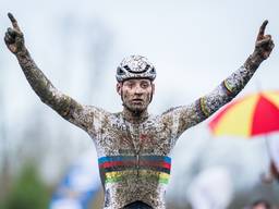 Mathieu van der Poel wint ook in Baal (Foto: ANP, Belga Photo/Jasper Jacobs).