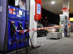 Vernielingen aangericht bij tankstation in Den Bosch (foto: Bart Meesters / SQ Vision).
